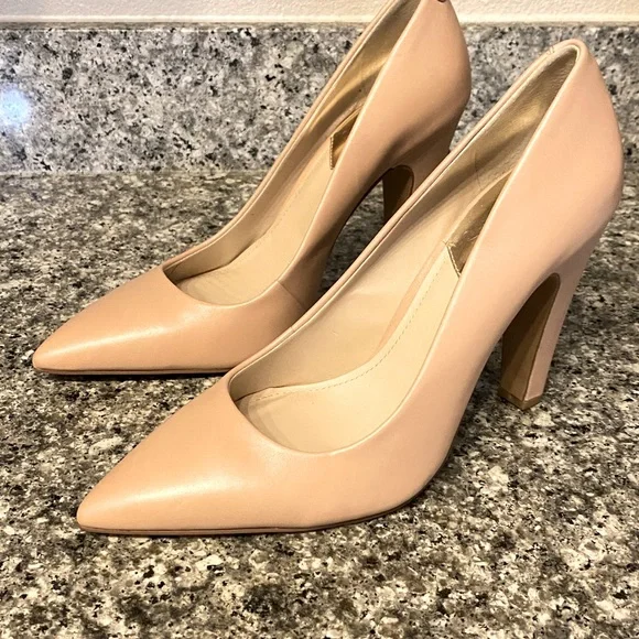 VINCE CAMUTO Tan Leather Heels Pumps size 9 - Picture 3 of 15